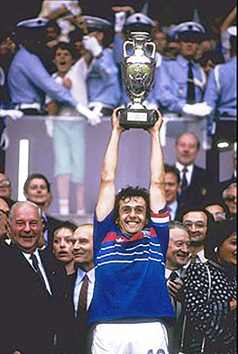 Platini a (játékos)pályafutása csúcsán. Franciaország Európa-bajnok! platini-kupa.jpg